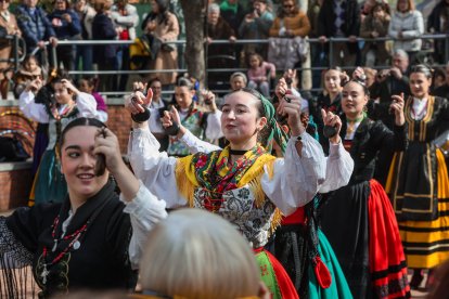 Instante de la fiesta de la cecina en conmemoración a San Pedro de Antioquía.