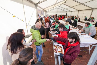Instante de la fiesta de la cecina en conmemoración a San Pedro de Antioquía.