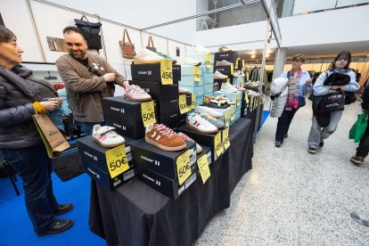 Así ha sido el primer día de la Feria del Stock de Burgos en imágenes