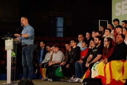 El presidente de VOX, Santiago Abascal y el candidato a la presidencia de la Junta de Castilla y León, Carlos Pollán participan en un acto público en el Polideportivo Municipal El Plantío