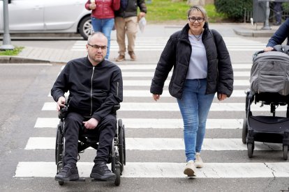 Décimo aniversario de Impulsa Igualdad. En la imagen, el usuario Nacho Fadrique y la asistenta Henar Gómez