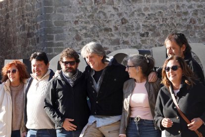 El secretario general del PSOECyL y candidato a la Presidencia de la Junta, Carlos Martínez, junto a la candidata abulense Carmen Iglesias en Arenas de San Pedro (Ávila)