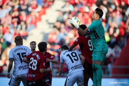 Pedro López sostiene al Ceuta y el Mirandés vuelve a complicarse la permanencia.