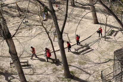 Cruz Roja limpiando el Barriles