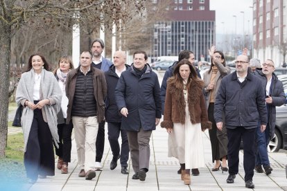 El candidato del Partido Popular de Castilla y León a la reelección como presidente de la Junta, Alfonso Fernández Mañueco, ofrece un mitin en Ponferrada (León)