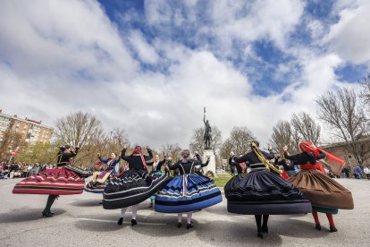 Un momento del homenaje al conde castellano Diego Rodríguez Porcelos, en el año que se cumplen 1.141 años de su fallecimiento y 1.142 desde que fundó Burgos.