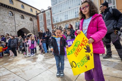Instante de la manifestación infantil y familiar del 8M de Madres de la Leche.