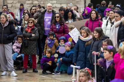 Instante de la manifestación infantil y familiar del 8M de Madres de la Leche.