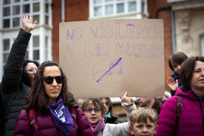 Instante de la manifestación infantil y familiar del 8M de Madres de la Leche.