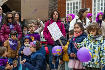Instante de la manifestación infantil y familiar del 8M de Madres de la Leche.