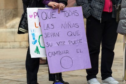 Instante de la manifestación infantil y familiar del 8M de Madres de la Leche.