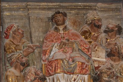 Parte del retablo de la iglesia de Mazuela que se quiere restaurar.