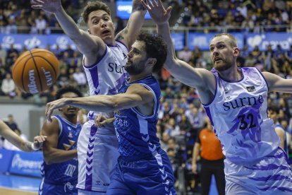 Imagen del partido entre el Recoletas Salud San Pablo Burgos y Bilbao.