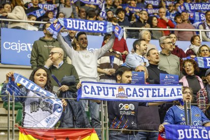 Imagen de aficionados durante el partido.