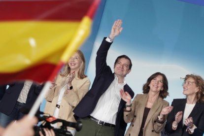 El candidato del PP a la reelección como presidente de la Junta, Alfonso Fernández Mañueco, clausura en Burgos junto a Alicia García, Cristina Ayala, Borja Suárez e Isabel blanco, en un acto con motivo del Día Internacional de la Mujer.