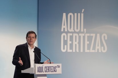 El candidato del PP a la reelección como presidente de la Junta, Alfonso Fernández Mañueco, clausura en Burgos junto a Alicia García, Cristina Ayala, Borja Suárez e Isabel blanco, en un acto con motivo del Día Internacional de la Mujer.