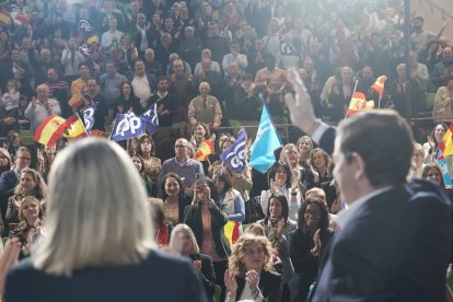 El candidato del PP a la reelección como presidente de la Junta, Alfonso Fernández Mañueco, clausura en Burgos un acto con motivo del Día Internacional de la Mujer.
