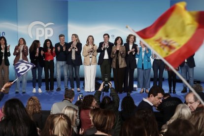 El candidato del PP a la reelección como presidente de la Junta, Alfonso Fernández Mañueco, clausura en Burgos junto a Alicia García, Cristina Ayala, Borja Suárez e Isabel blanco, en un acto con motivo del Día Internacional de la Mujer.