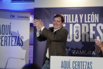 El candidato a la Presidencia de la Junta, Alfonso Fernández Mañueco, participa en un acto público en Toro (Zamora) junto a la cabeza de lista por esta provincia, Leticia García