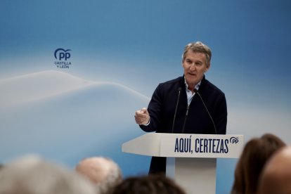 El presidente del Partido Popular, Alberto Núñez Feijóo, interviene en un mitin en Tordesillas