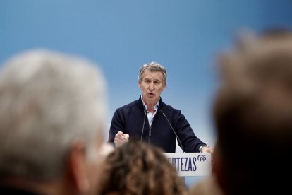 El presidente del Partido Popular, Alberto Núñez Feijóo, interviene en un mitin en Tordesillas