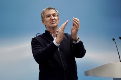El presidente del Partido Popular, Alberto Núñez Feijóo, interviene en un mitin en Tordesillas