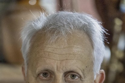 Chema Rodríguez vecino de Aguasal (Valladolid), lleva más de 20 años desempeñando las labores de presidente de mesa en las elecciones