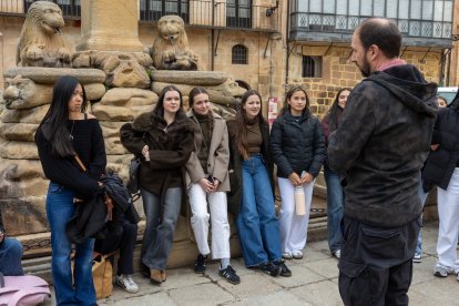 Los alumnos de San Antonio (Texas) conocen el patrimonio soriano acompañados de sus hermanos de Escolapios