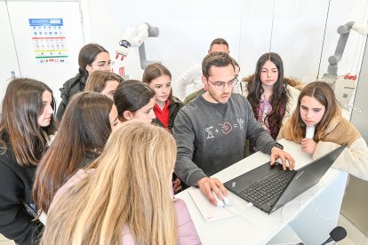 Talleres de Stem Talent Girl en la fábrica burgalesa de Benteler