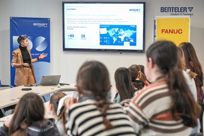 Talleres de Stem Talent Girl en la fábrica burgalesa de Benteler