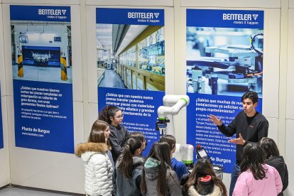 Talleres de Stem Talent Girl en la fábrica burgalesa de Benteler