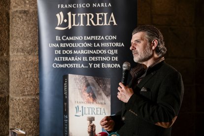 Narla, presentando la novela en Santiago.