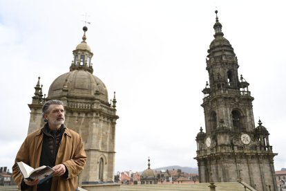 Francisco Narla, en las alturas de la Catedral de Santiago.