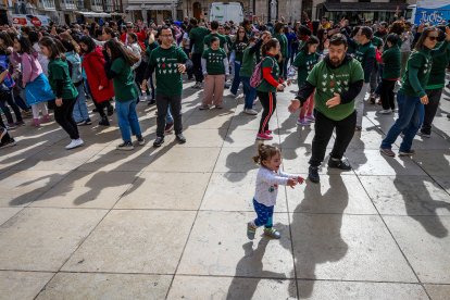 Instante de la actividad Baila conmigo organizada por Síndrome de Down Burgos para celebrar su día mundial.