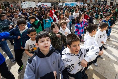 Instante de la actividad Baila conmigo organizada por Síndrome de Down Burgos para celebrar su día mundial.