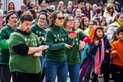 Instante de la actividad Baila conmigo organizada por Síndrome de Down Burgos para celebrar su día mundial.