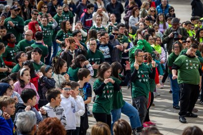 Instante de la actividad Baila conmigo organizada por Síndrome de Down Burgos para celebrar su día mundial.