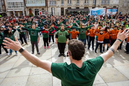 Instante de la actividad Baila conmigo organizada por Síndrome de Down Burgos para celebrar su día mundial.
