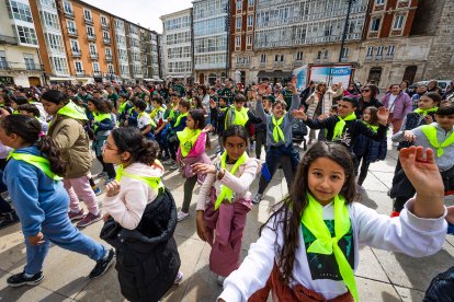 Instante de la actividad Baila conmigo organizada por Síndrome de Down Burgos para celebrar su día mundial.