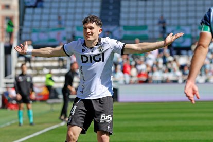 Imagen del partido entre el Burgos CF y el Córdoba.