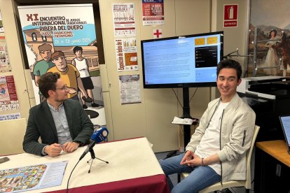 El alcalde jugó una primera partida con el creador, Rodrigo Martín Lobo