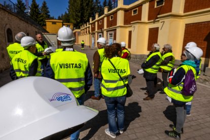 Detalle de una visita a los depósitos de agua del cerro de San Miguel.