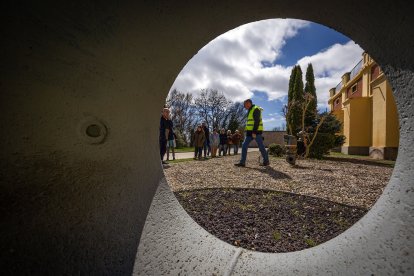 Detalle de una visita a los depósitos de agua del cerro de San Miguel.