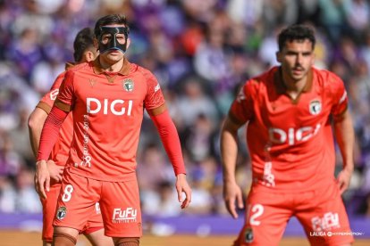 Grego Sierra despejó de cabeza la ocasión más clara del Valladolid en el descuento.