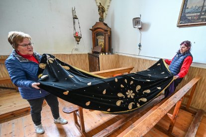 Preparación de las procesiones de Semana Santa en Sotillo de la Ribera