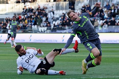 Imagen del partido entre el Burgos CF y el Ceuta.