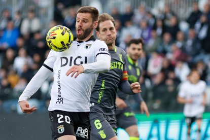 Imagen del partido entre el Burgos CF y el Ceuta.