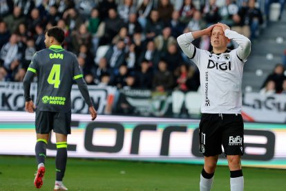 Imagen del partido entre el Burgos CF y el Ceuta.