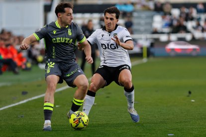 Imagen del partido entre el Burgos CF y el Ceuta.