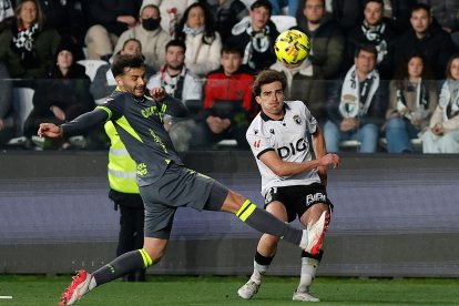 Imagen del partido entre el Burgos CF y el Ceuta.
